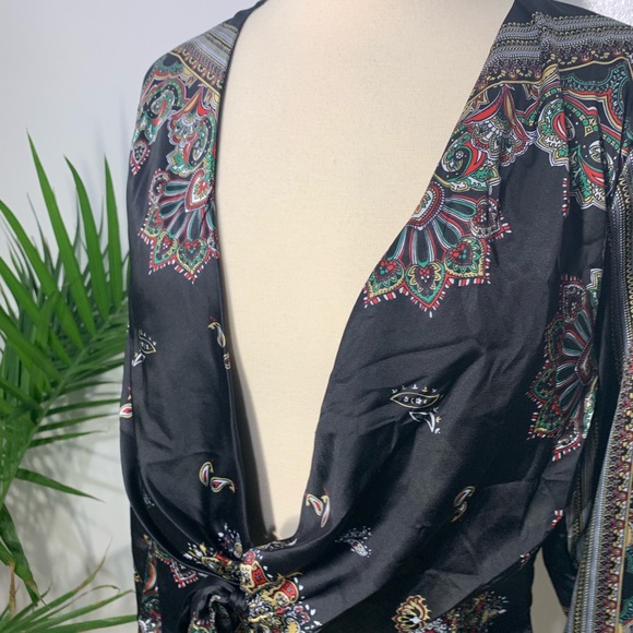 Banjul low v neck blouse - Picture 6 of 8